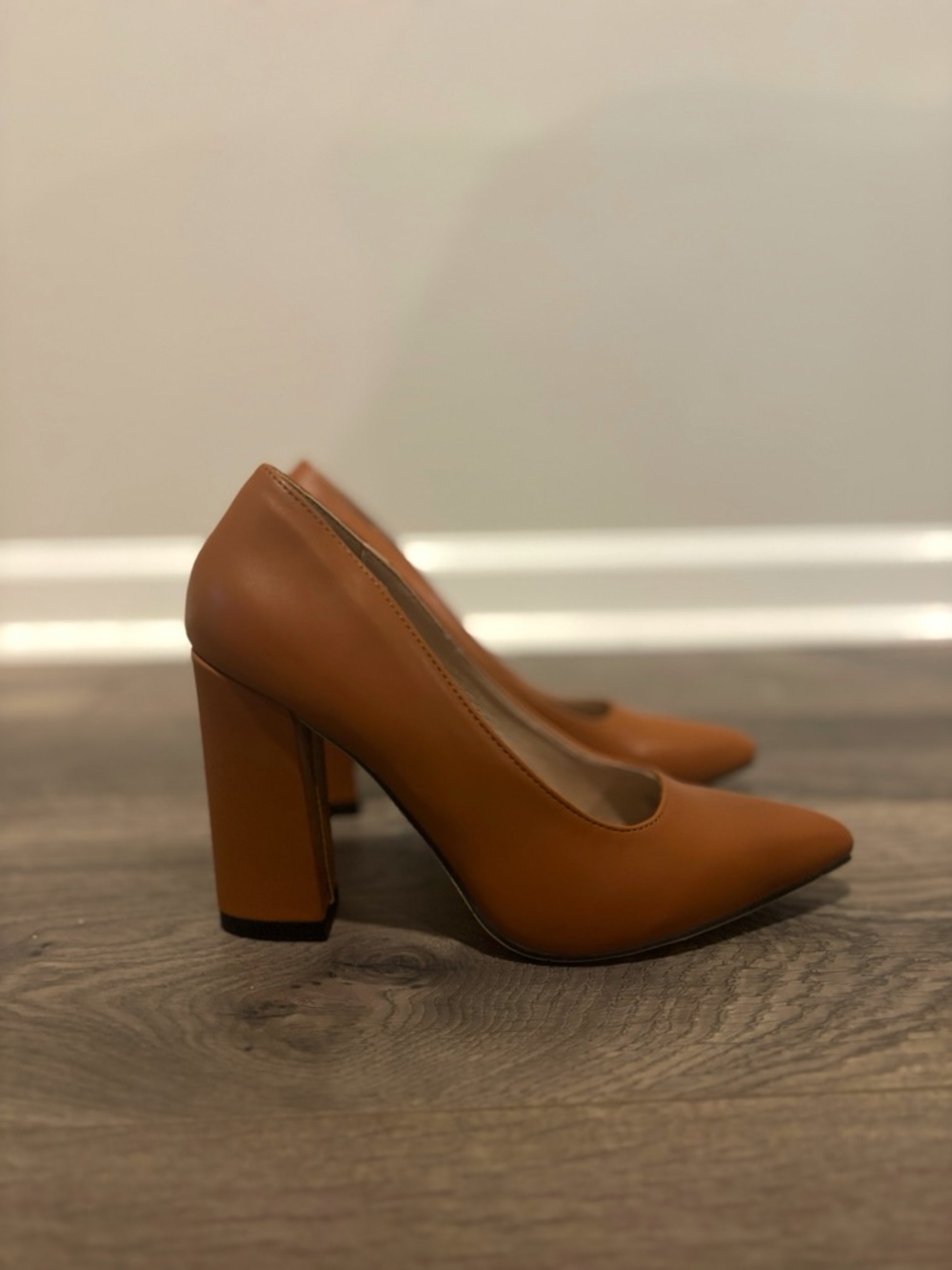 Classic Women's Pointed-Toe Block Heel Pump - Brown